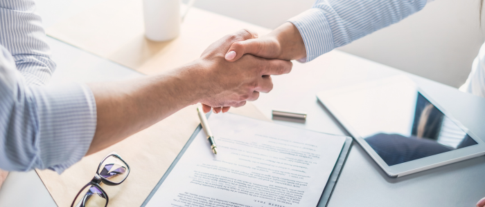 Contrato de experiência no trabalho doméstico, quando usar, prorrogar e encerrar. Guia prático com eSocial, prazos, verbas e riscos jurídicos.